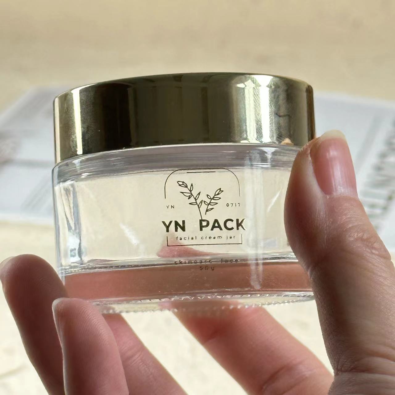 luxury glass jar Wholesa frost - Luxury Gold Skincare recensione e prezzo